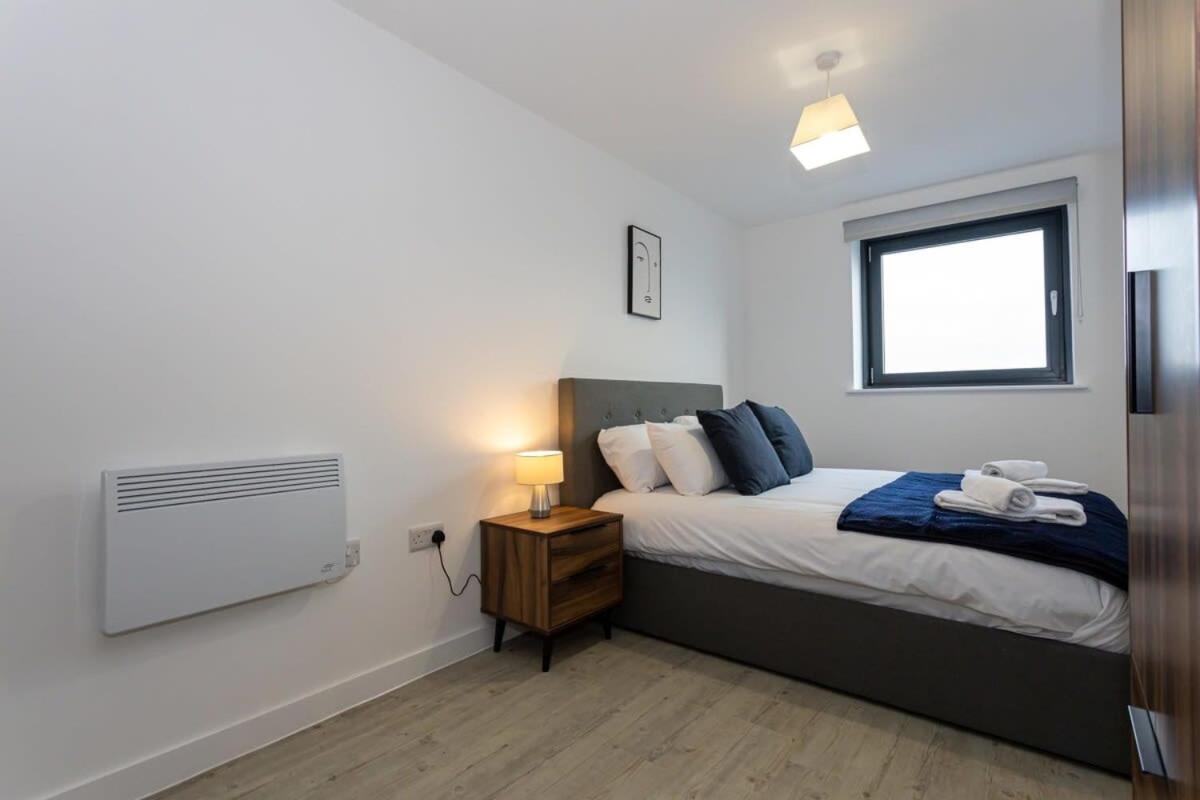Modern 2 Bed Salford Apartment Stunning Views Manchester Bagian luar foto