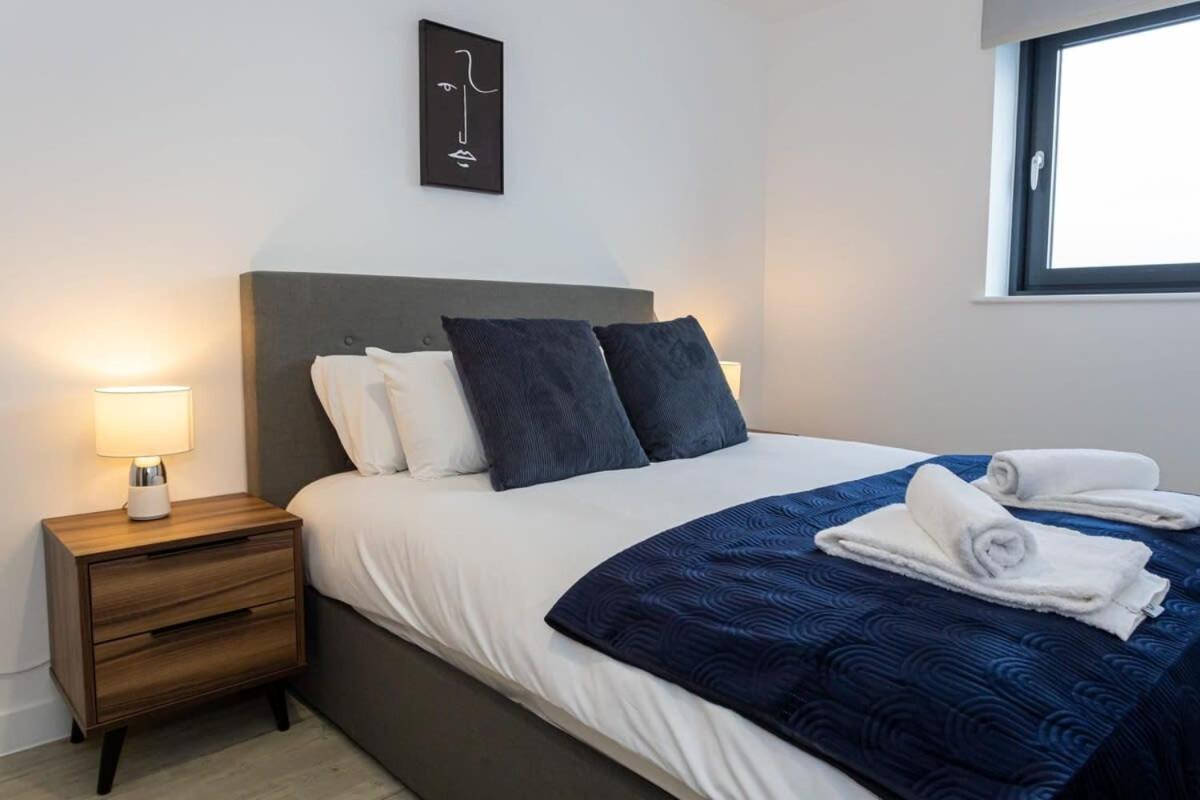 Modern 2 Bed Salford Apartment Stunning Views Manchester Bagian luar foto