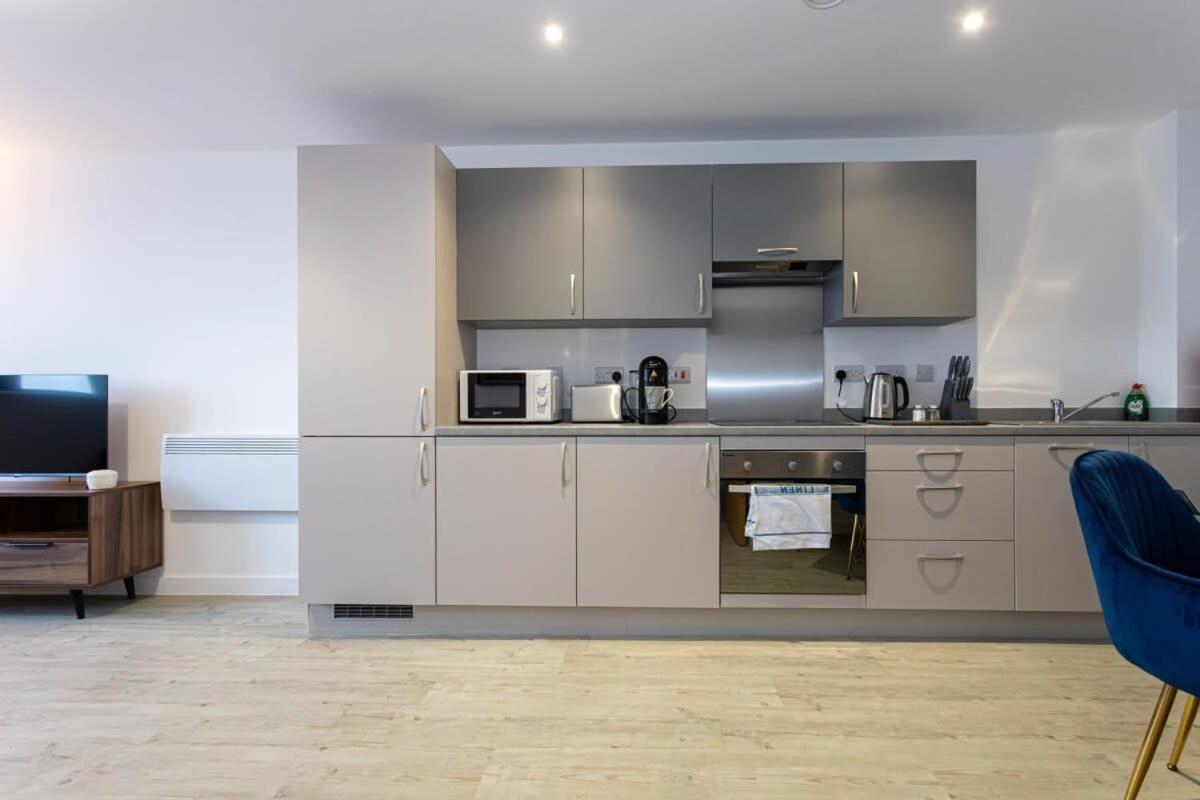 Modern 2 Bed Salford Apartment Stunning Views Manchester Bagian luar foto