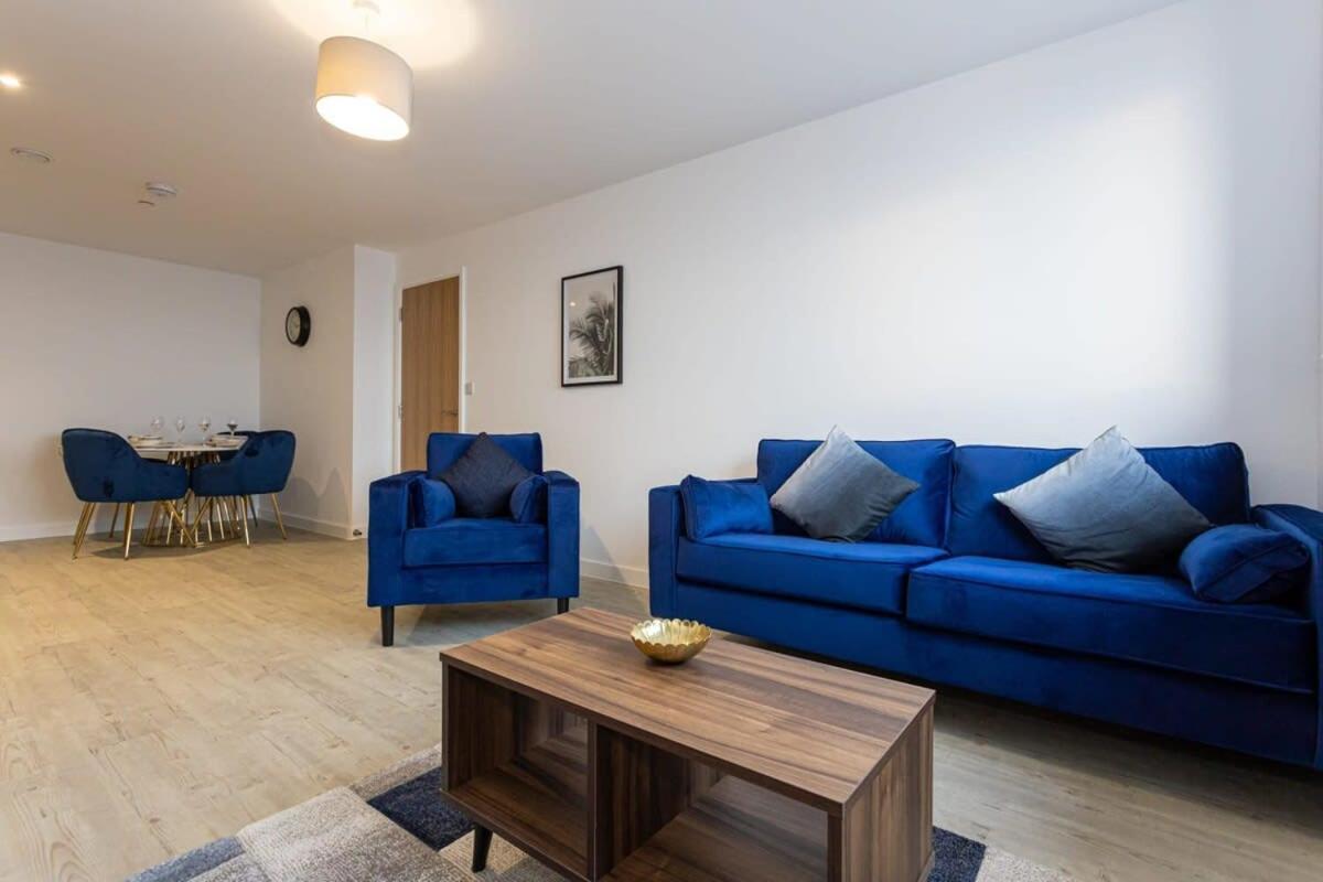 Modern 2 Bed Salford Apartment Stunning Views Manchester Bagian luar foto