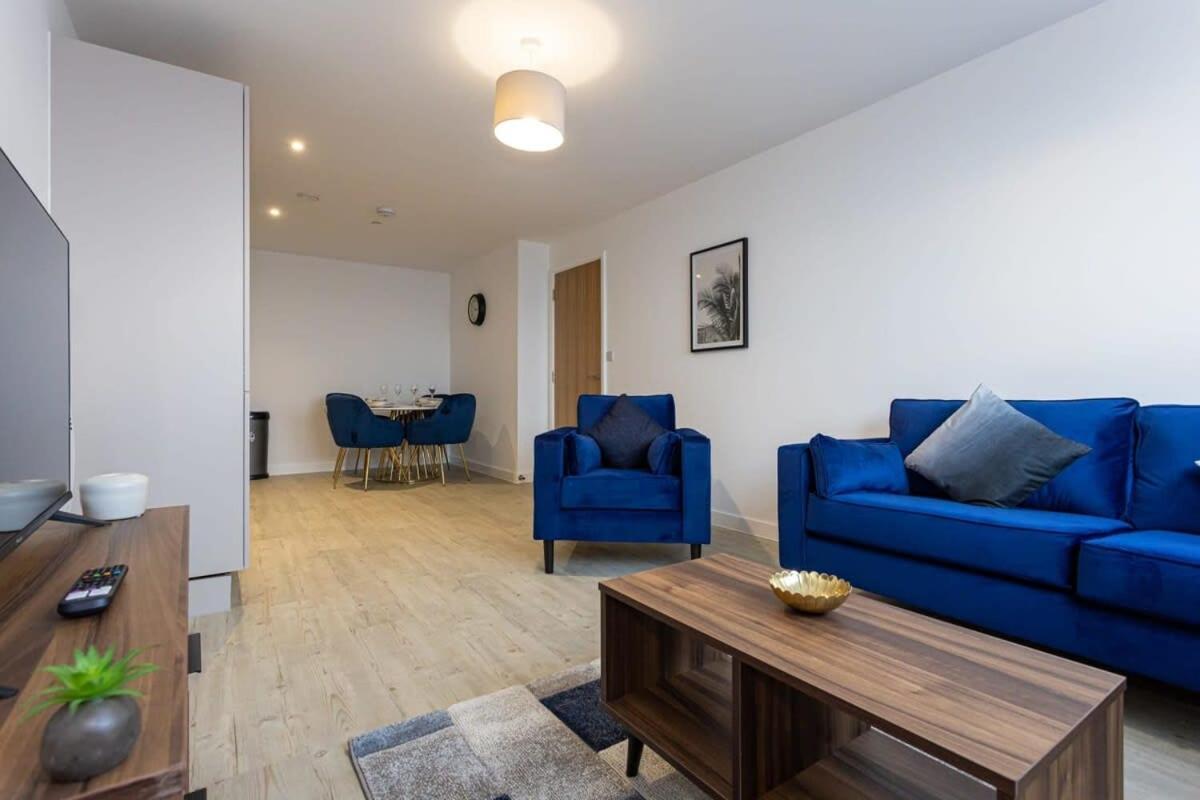 Modern 2 Bed Salford Apartment Stunning Views Manchester Bagian luar foto