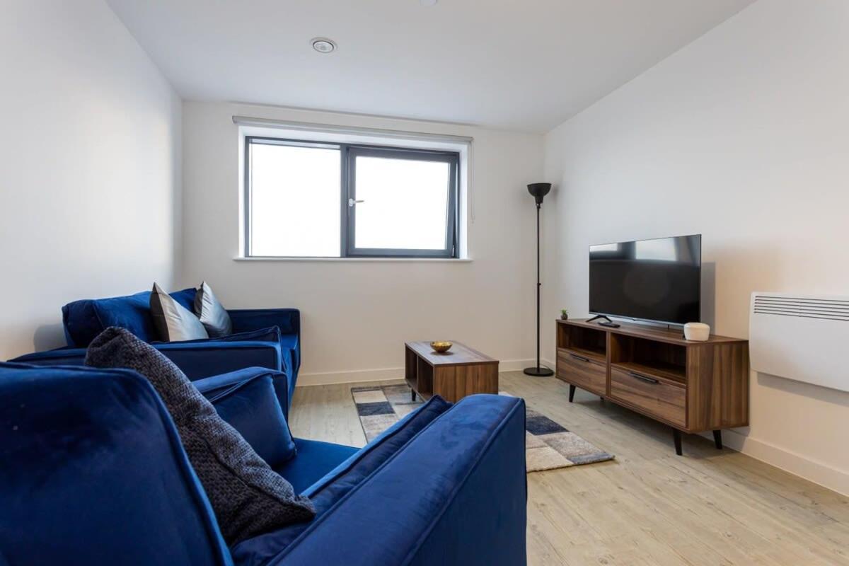 Modern 2 Bed Salford Apartment Stunning Views Manchester Bagian luar foto